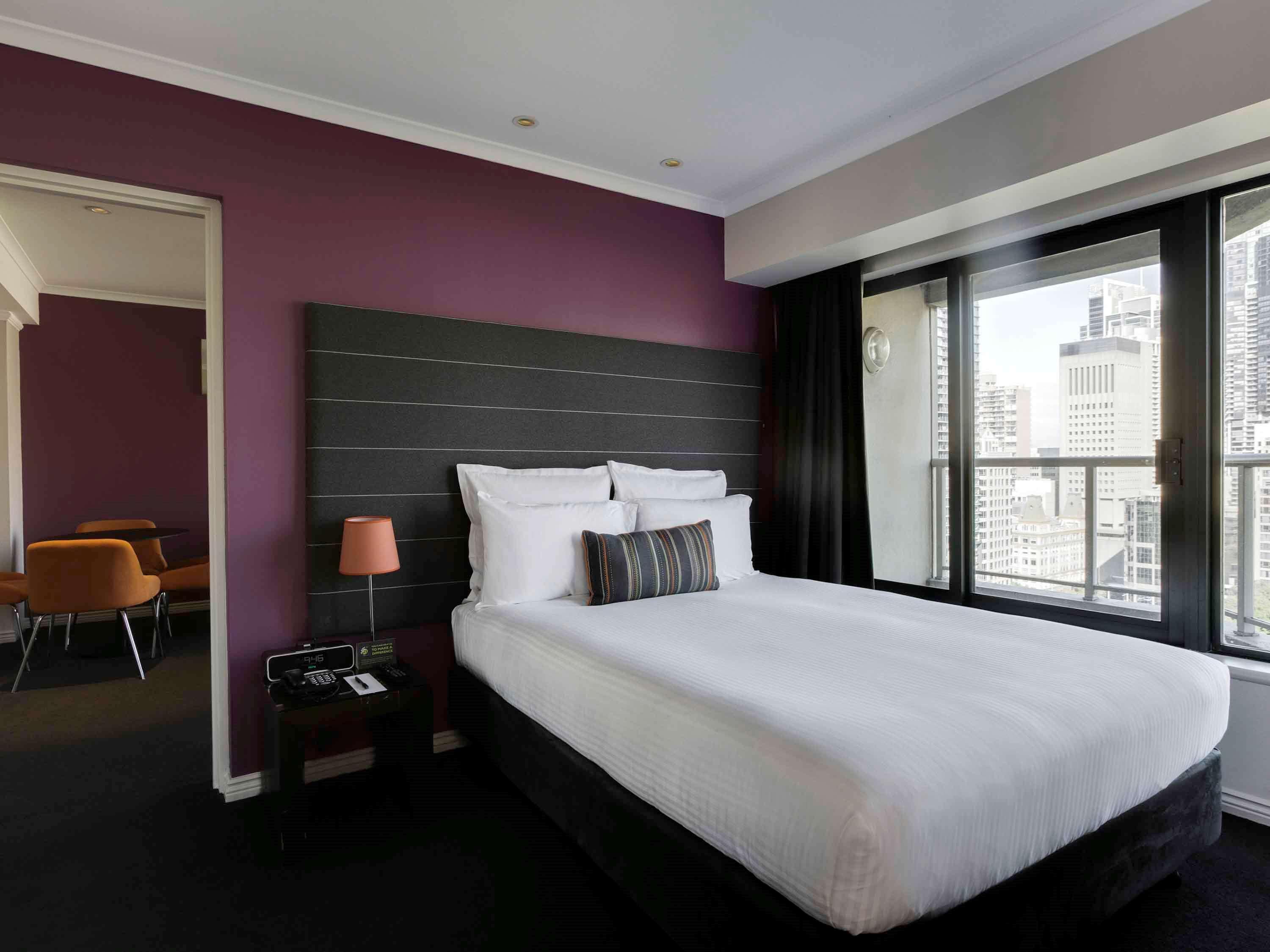 Pullman Sydney Hyde Park Hotel Exterior foto A bedroom at the hotel