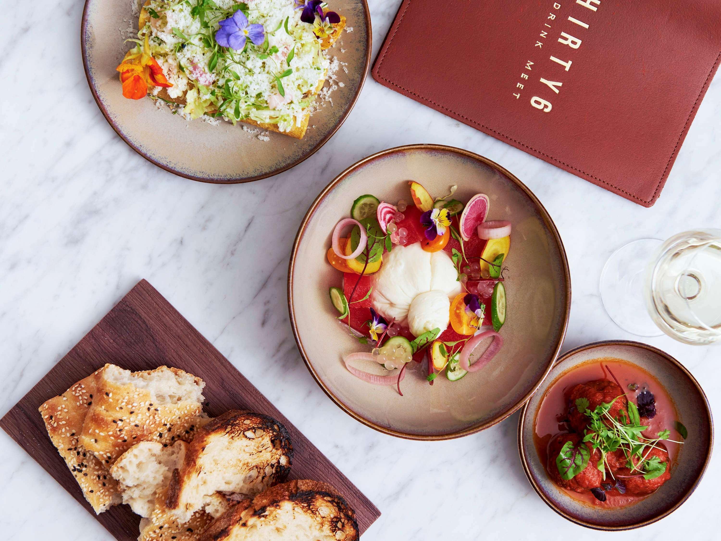 Pullman Sydney Hyde Park Hotel Exterior foto Dishes at Dirty Martini