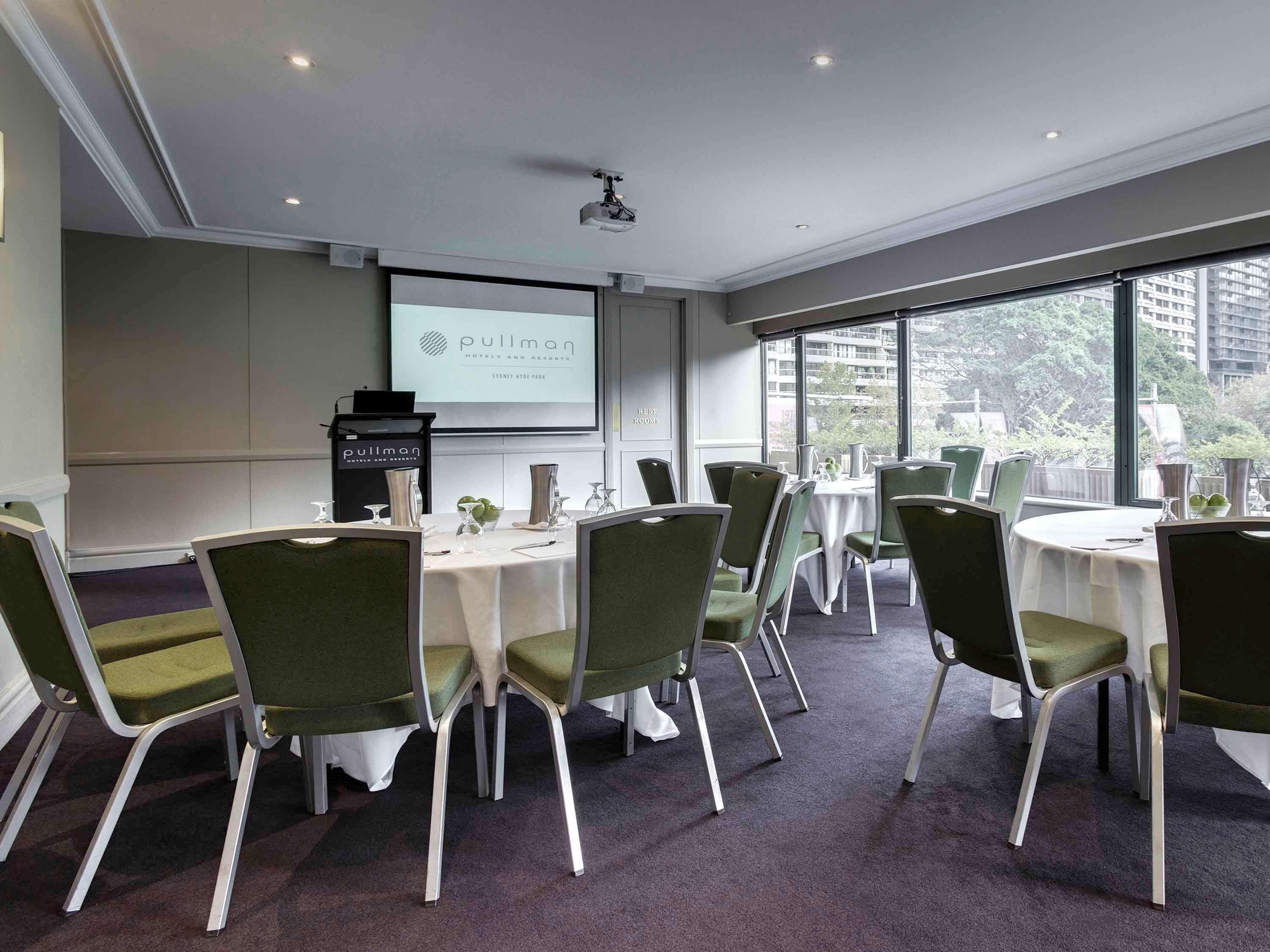 Pullman Sydney Hyde Park Hotel Exterior foto The Boardroom