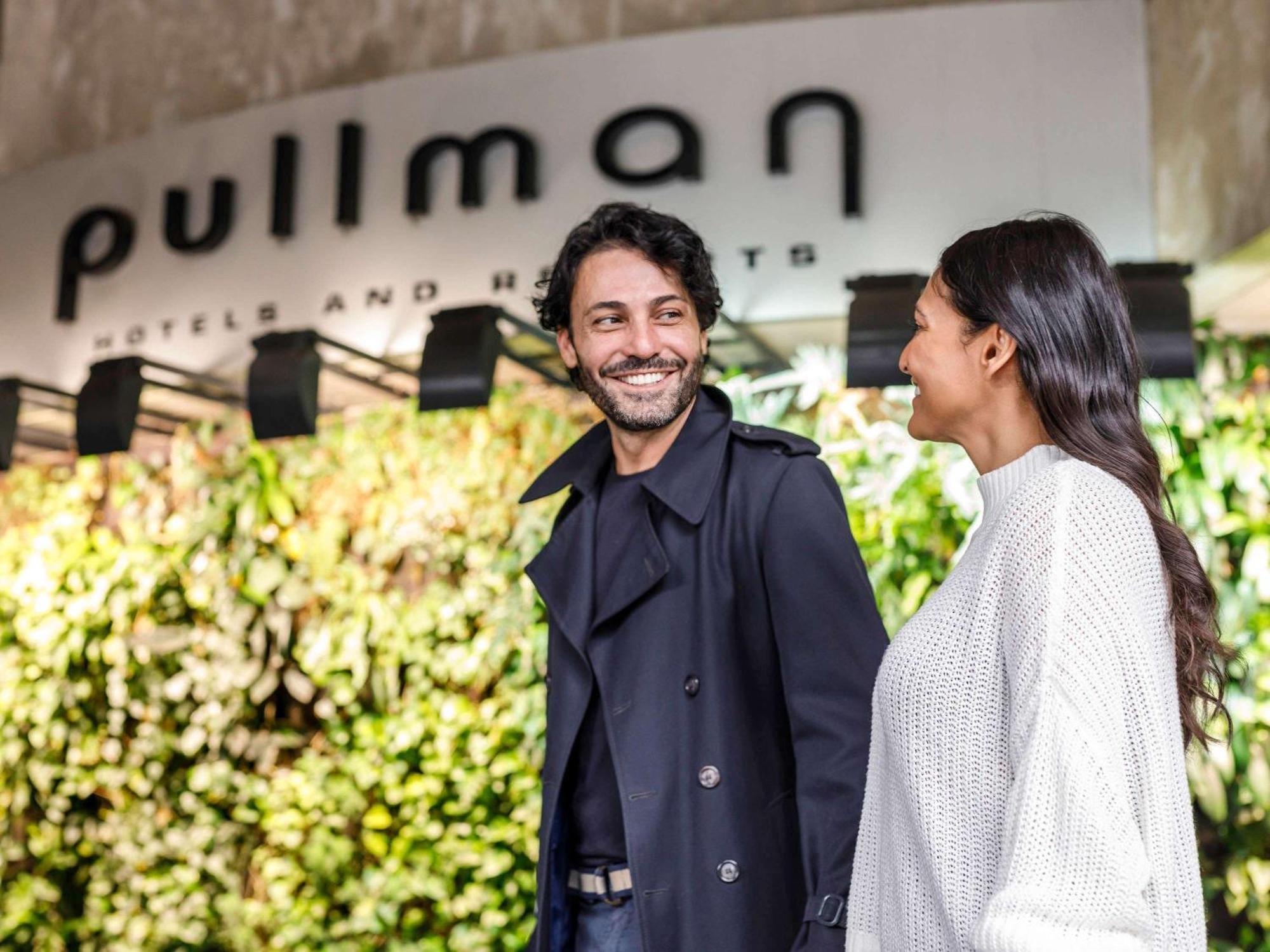Pullman Sydney Hyde Park Hotel Exterior foto Pulman at the opening of his store in Madrid, 2019