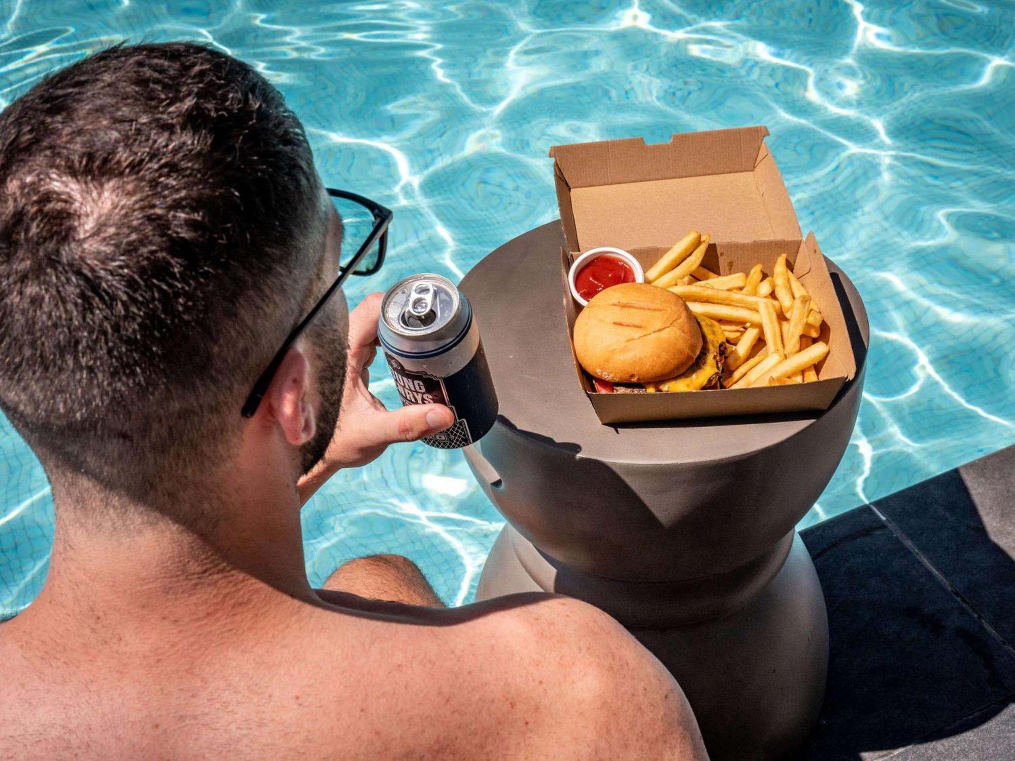 Pullman Sydney Hyde Park Hotel Exterior foto A floating drink and food holder