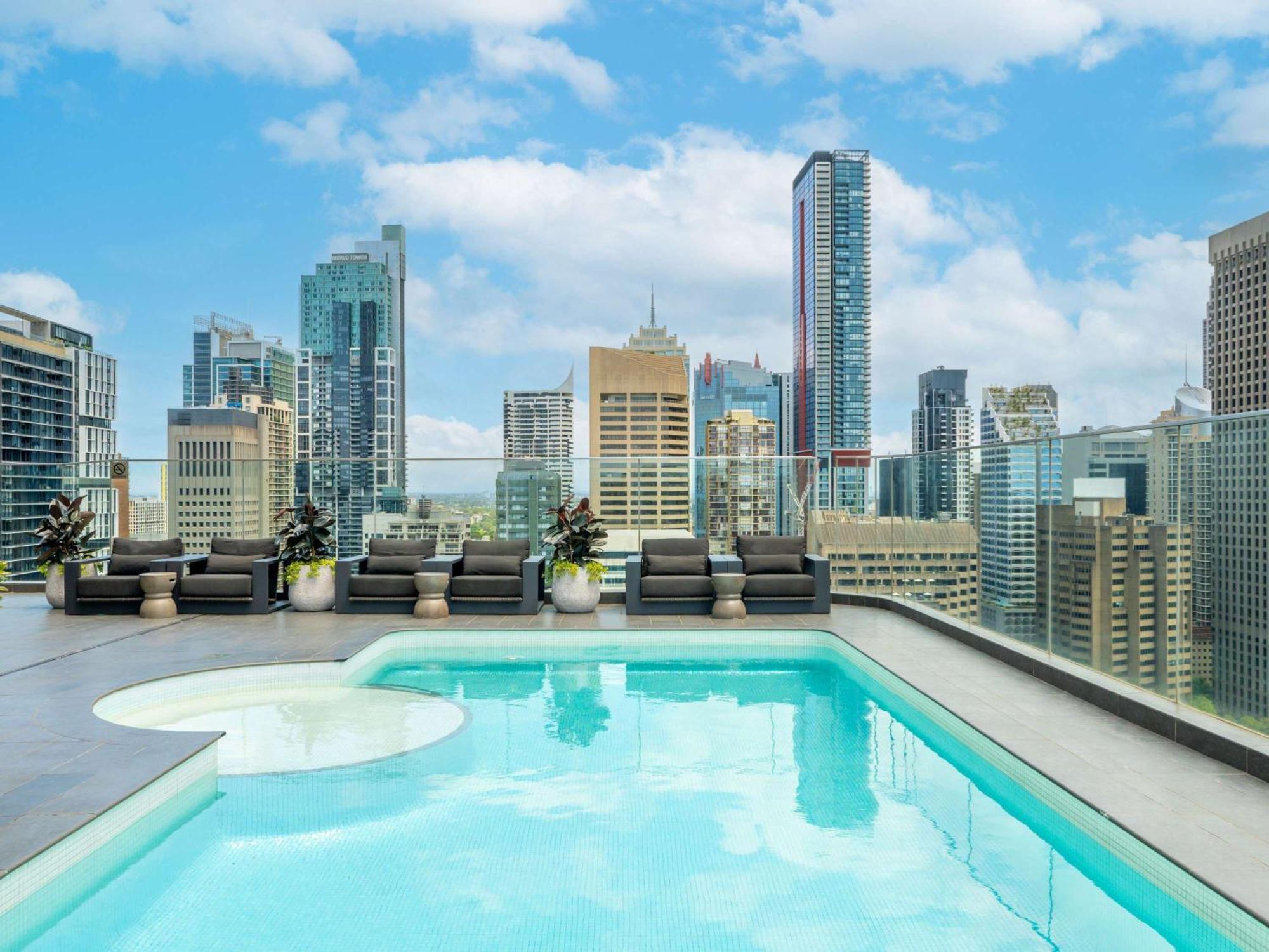 Pullman Sydney Hyde Park Hotel Exterior foto Rooftop pool at Emporio